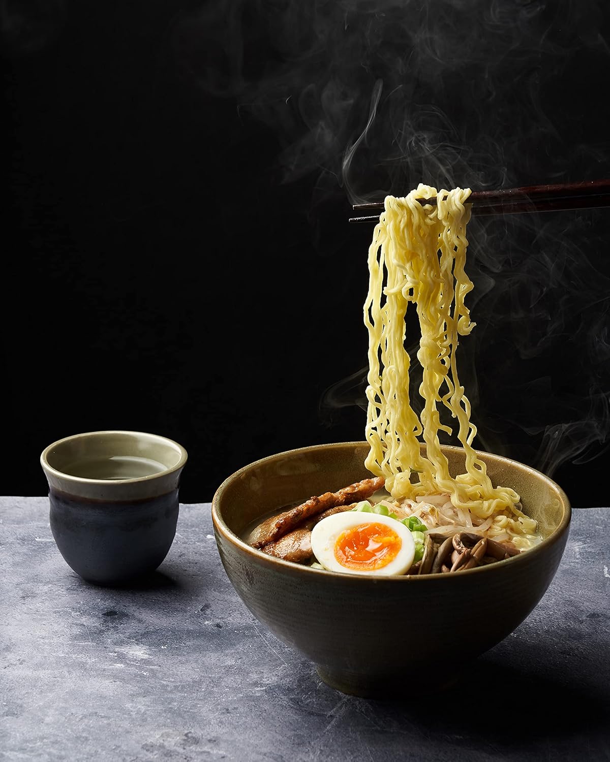 Tonkotsu Black Garlic Ramen, 6 Paper Bowls, Pack of 2 R935
