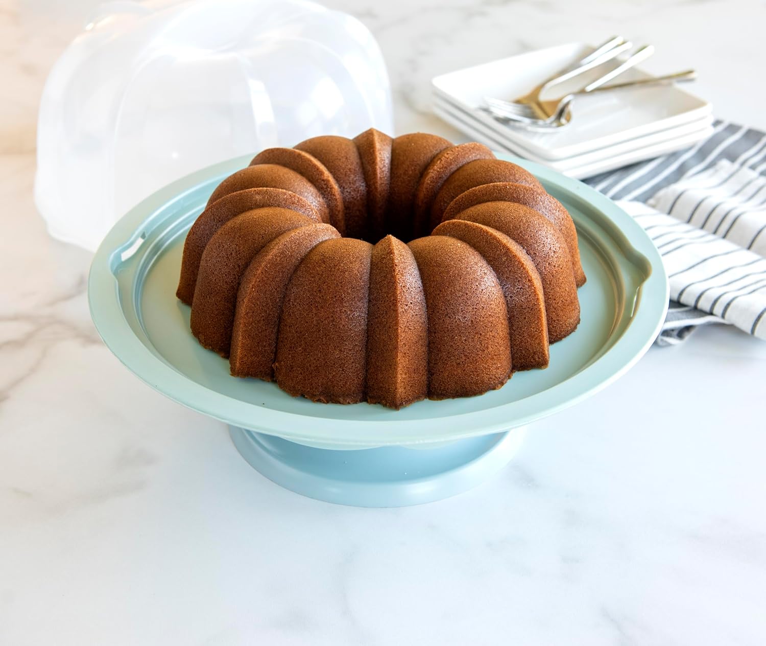 Bundt Cake Stand with Locking Lid G8498