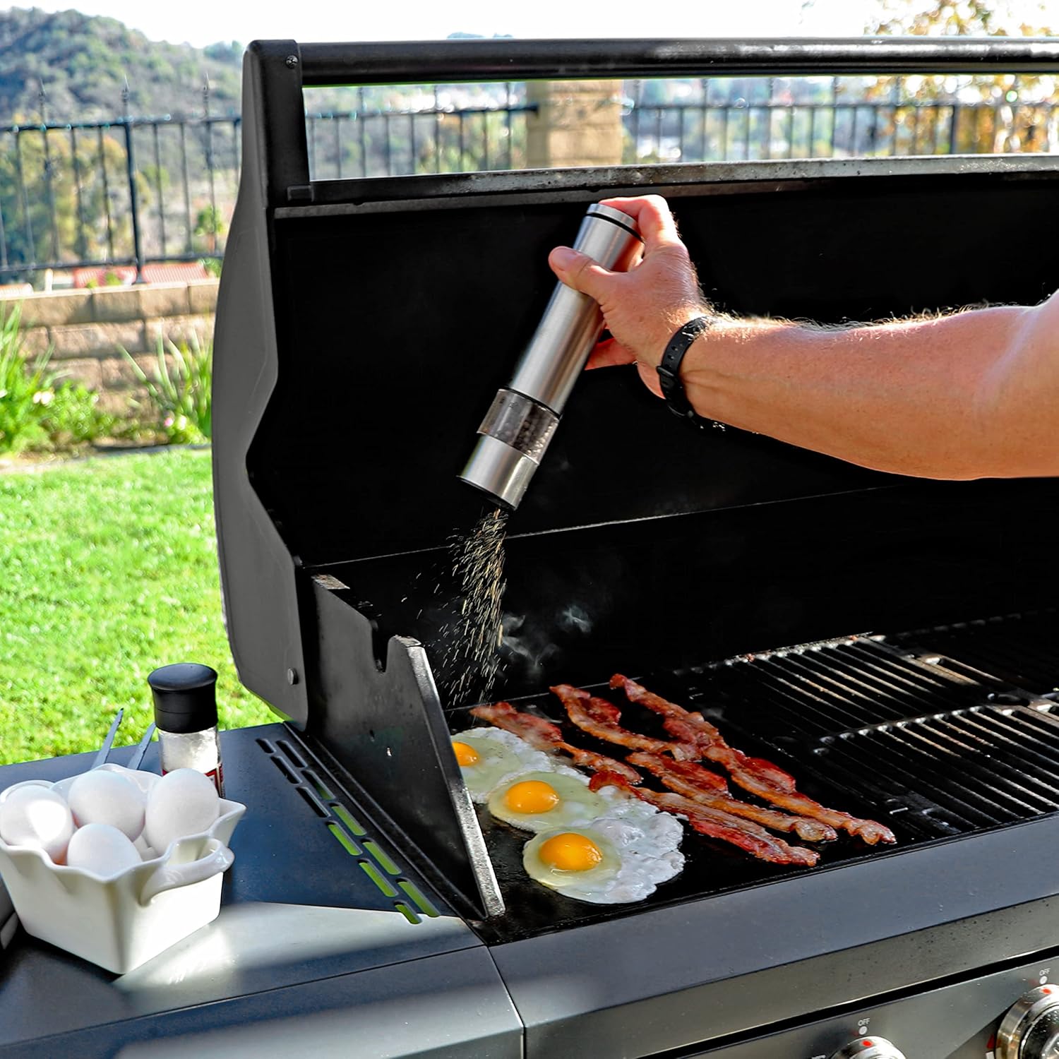 3-Burner Propane Gas BBQ Grill, Stainless Steel Cabinet Style, 30000 BTU, Gray L668