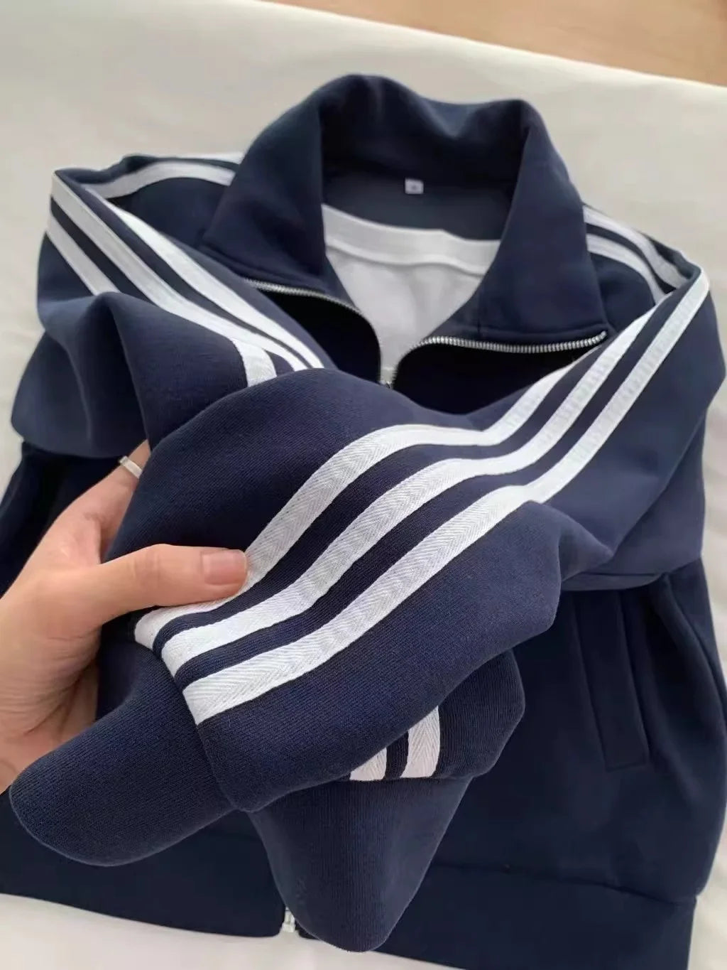 Sports sweatshirt jacket Q50870